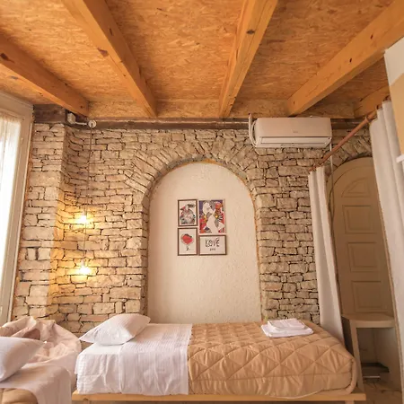 Hostal Mosaic