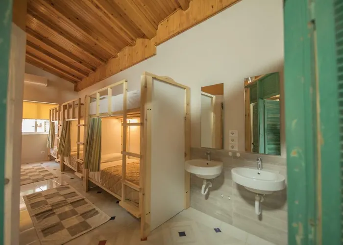 Mosaic Hostel Τίρανα