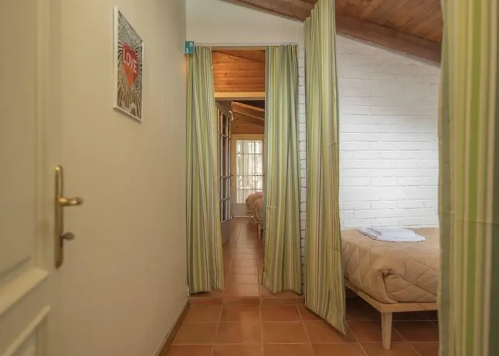 Hostel Mosaic Τίρανα