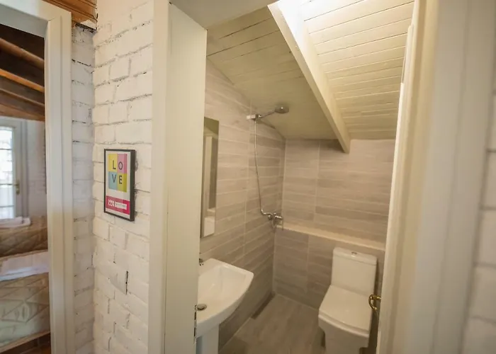 Hostel Mosaic Τίρανα