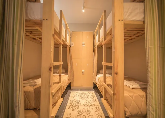 Mosaic Hostel Τίρανα